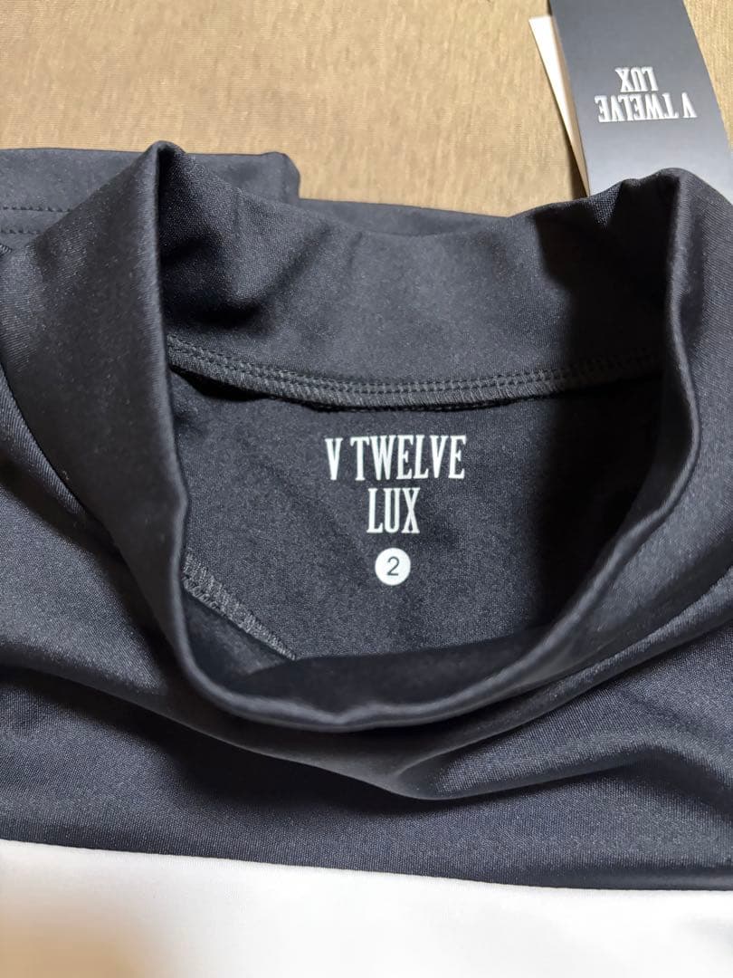 V12 長袖モックネック新品未使用品