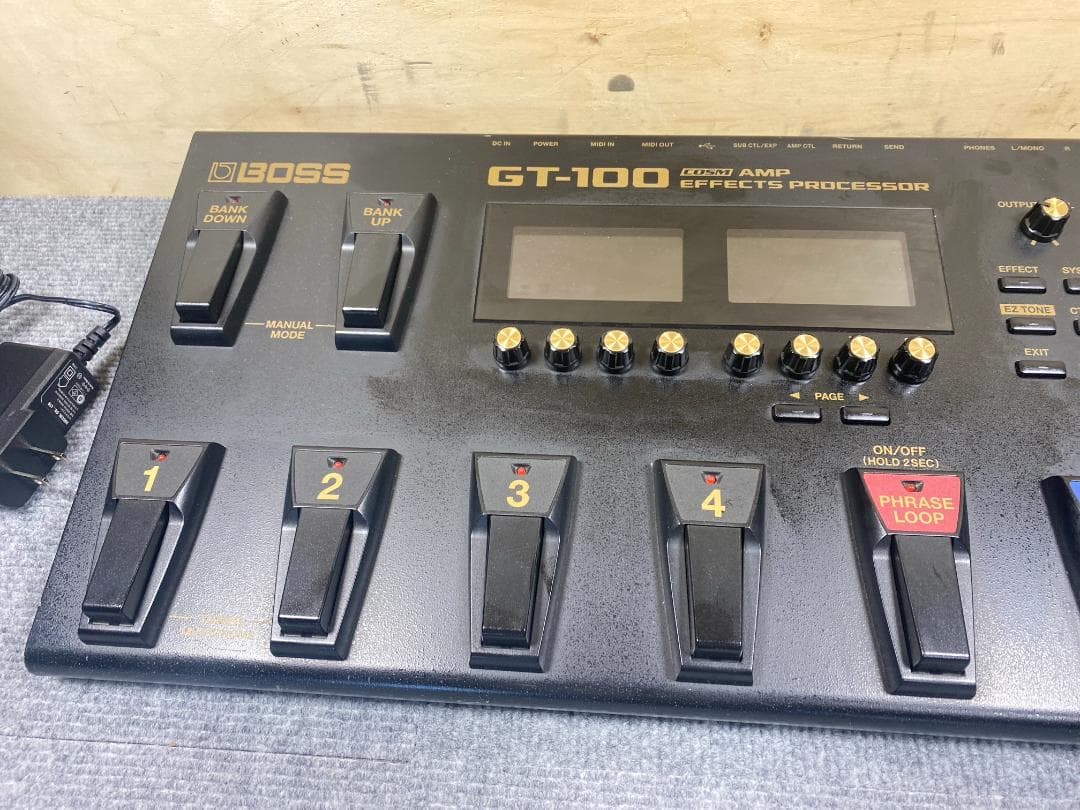 704 BOSS GT-100 マルチエフェクター　アンプシミュレーター