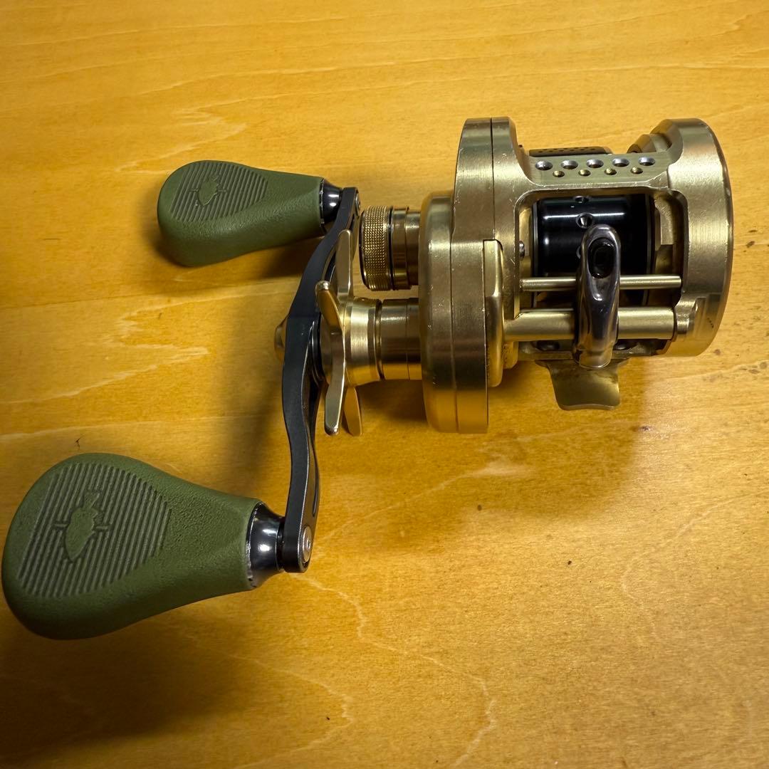 リール CALCUTTA CONQUEST200HG