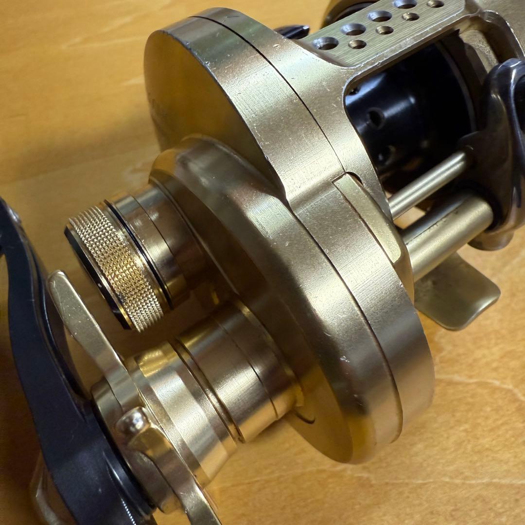 リール CALCUTTA CONQUEST200HG