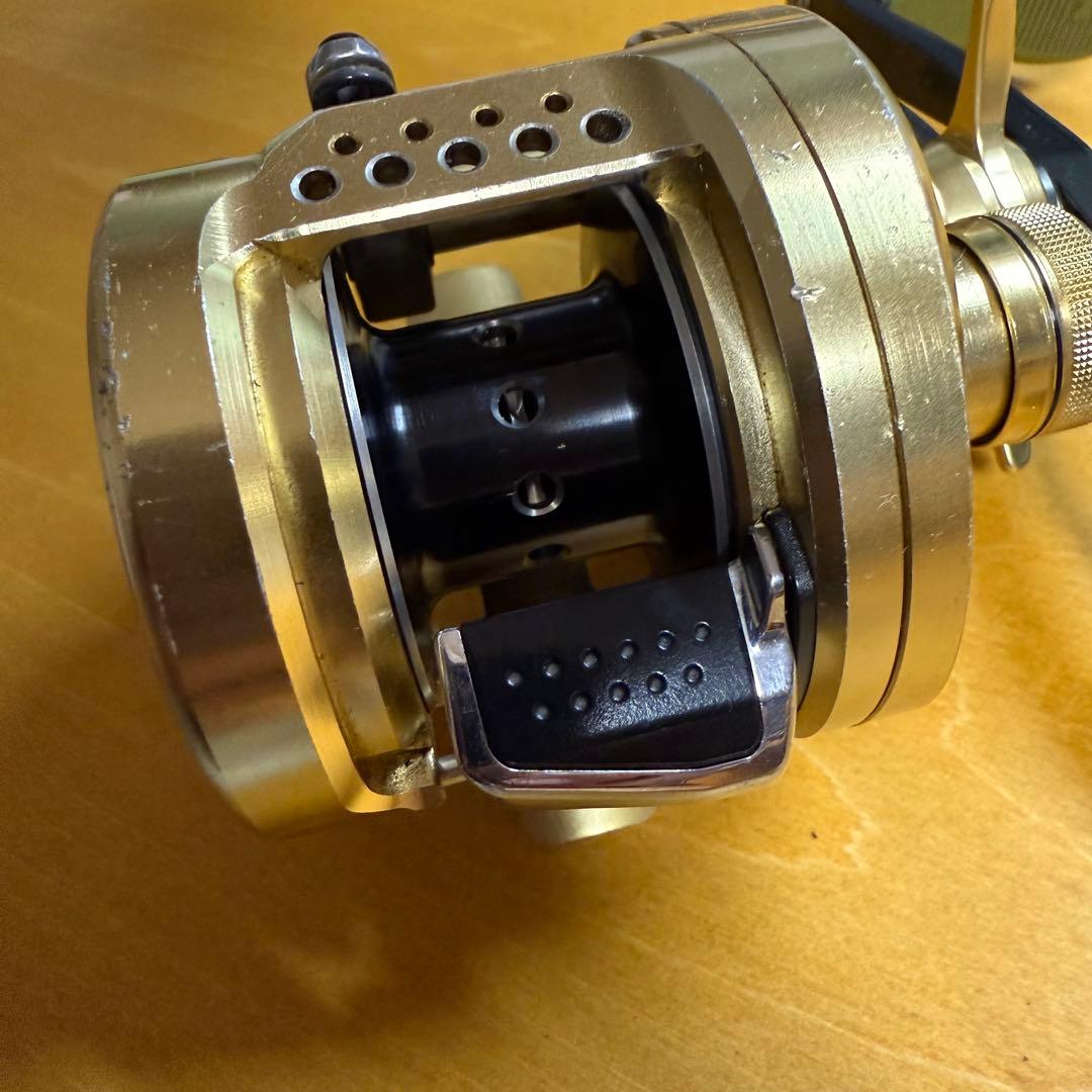 リール CALCUTTA CONQUEST200HG