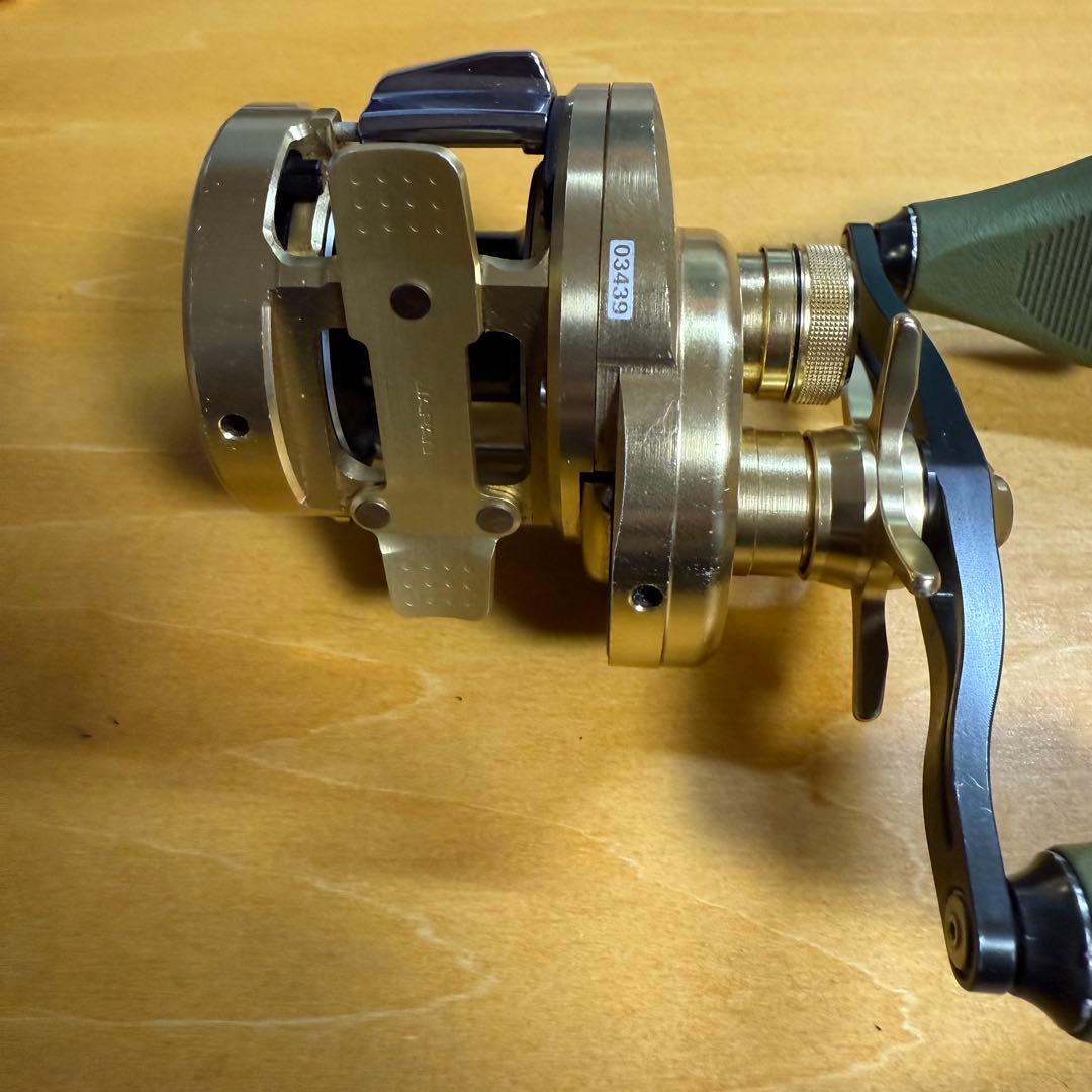 リール CALCUTTA CONQUEST200HG