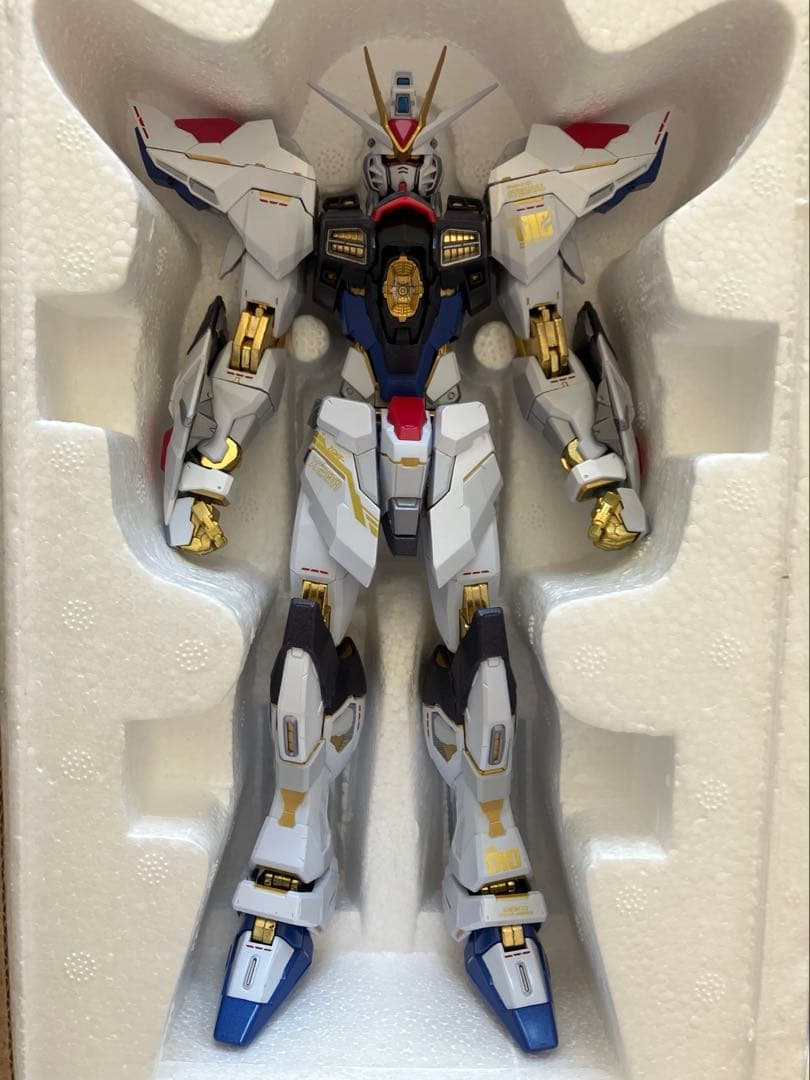 メタルビルド　ストライクフリーダム　2024 ➕光の翼 、キラ　アクスタ付き