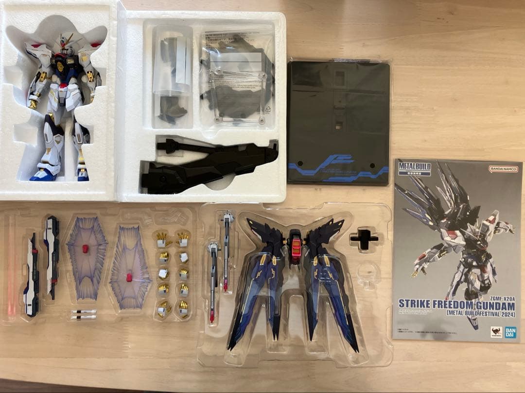 メタルビルド　ストライクフリーダム　2024 ➕光の翼 、キラ　アクスタ付き