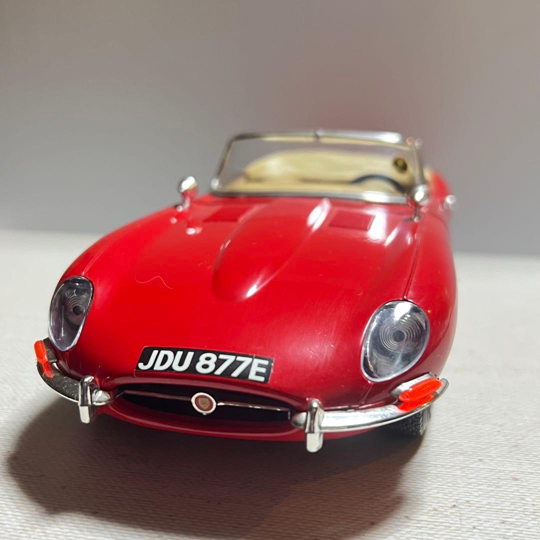 JAGUAR E-Type (1961年) 1/18スケールモデル レッド
