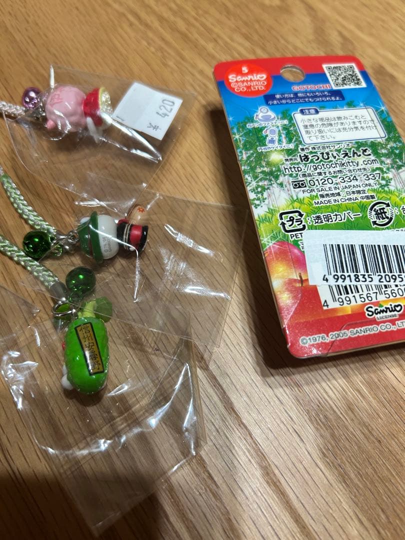 ご当地キティ　レア　根付けストラップ　北海道　まりも　クリア