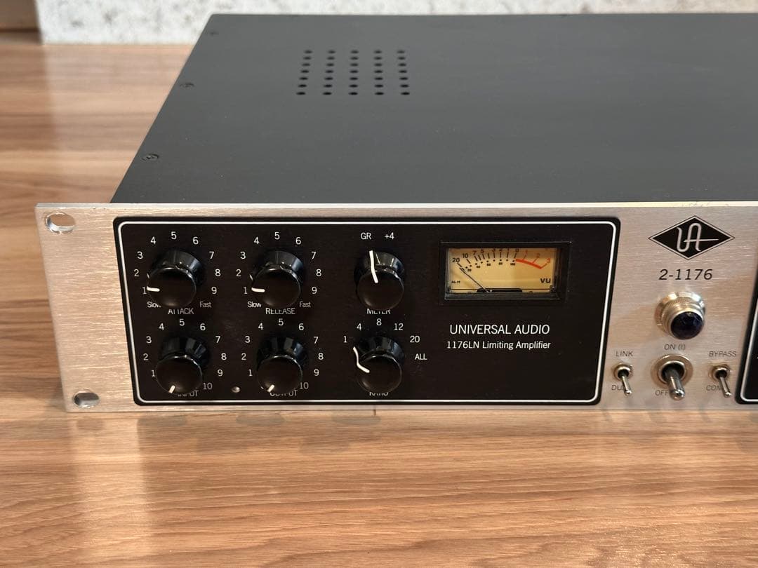 Universal Audio 2-1176 デュアル FET コンプレッサー