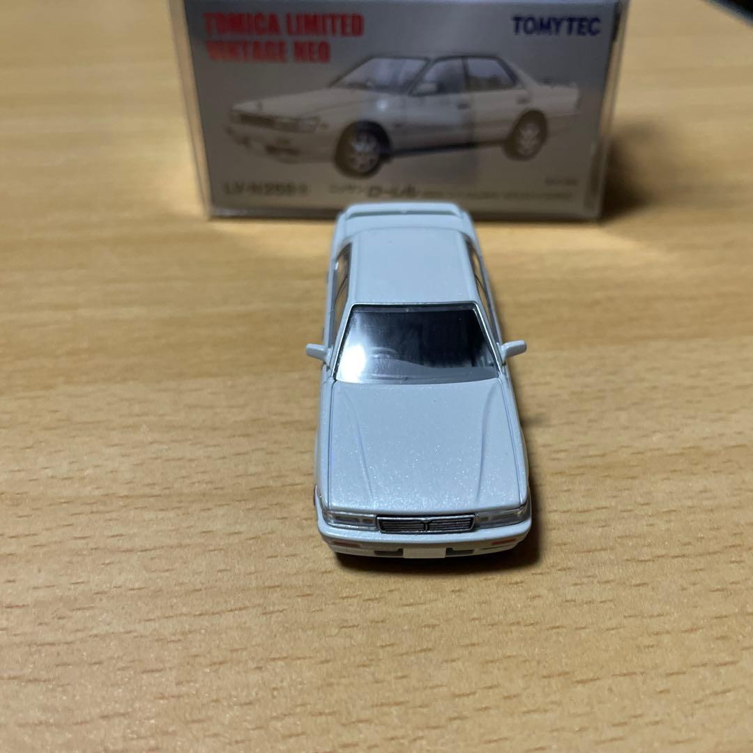 ローレル　トミカリミテッドヴィンテージ　ミニカー