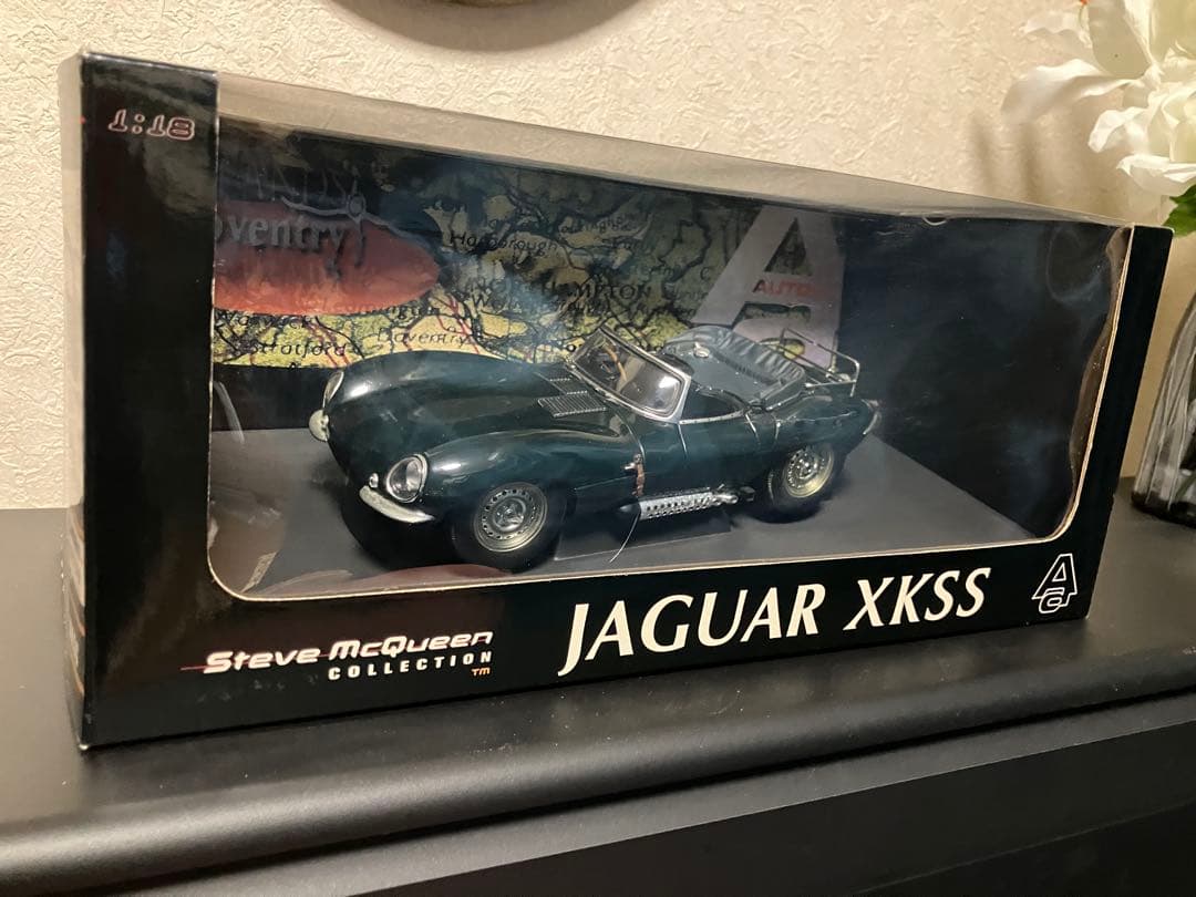 ジャガー Jaguar XK SS 1/18 STEVE MCQUEEN