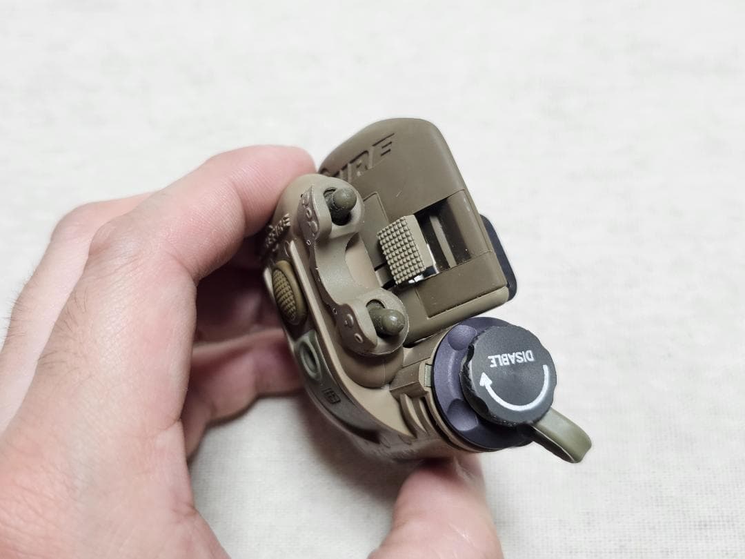 [中古]　米軍実物　SUREFIRE HELMET LIGHT HL1-B-TN