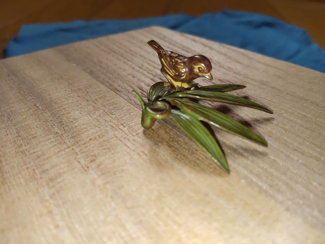 清課堂　鋳銅【竹に雀】香立＆錫【石目雪輪】皿　共箱付属