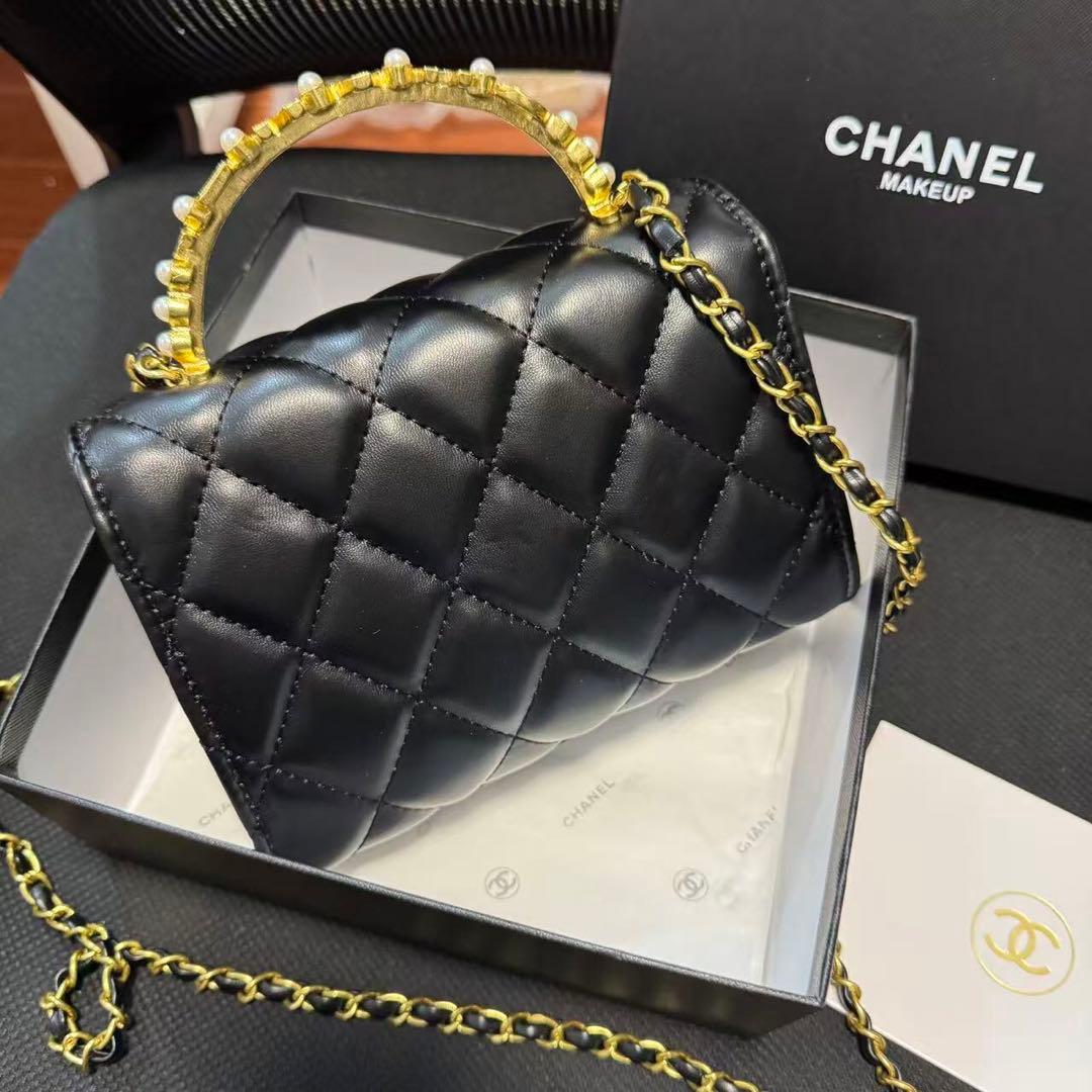 VIP顧客限定 ノベルティホワイト キルティング ショルダーバッグ ブラック