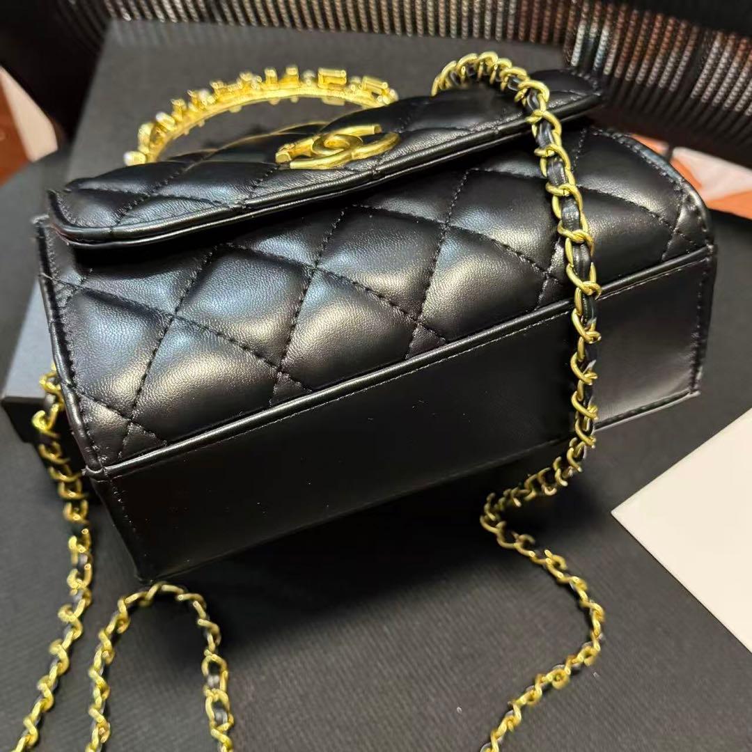 VIP顧客限定 ノベルティホワイト キルティング ショルダーバッグ ブラック