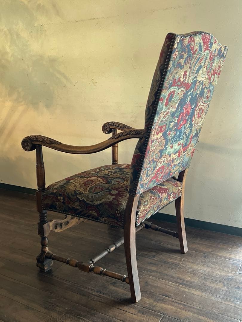 k207r124 神戸家具 カーヴィングアームチェア 英国アンティーク 彫刻装飾