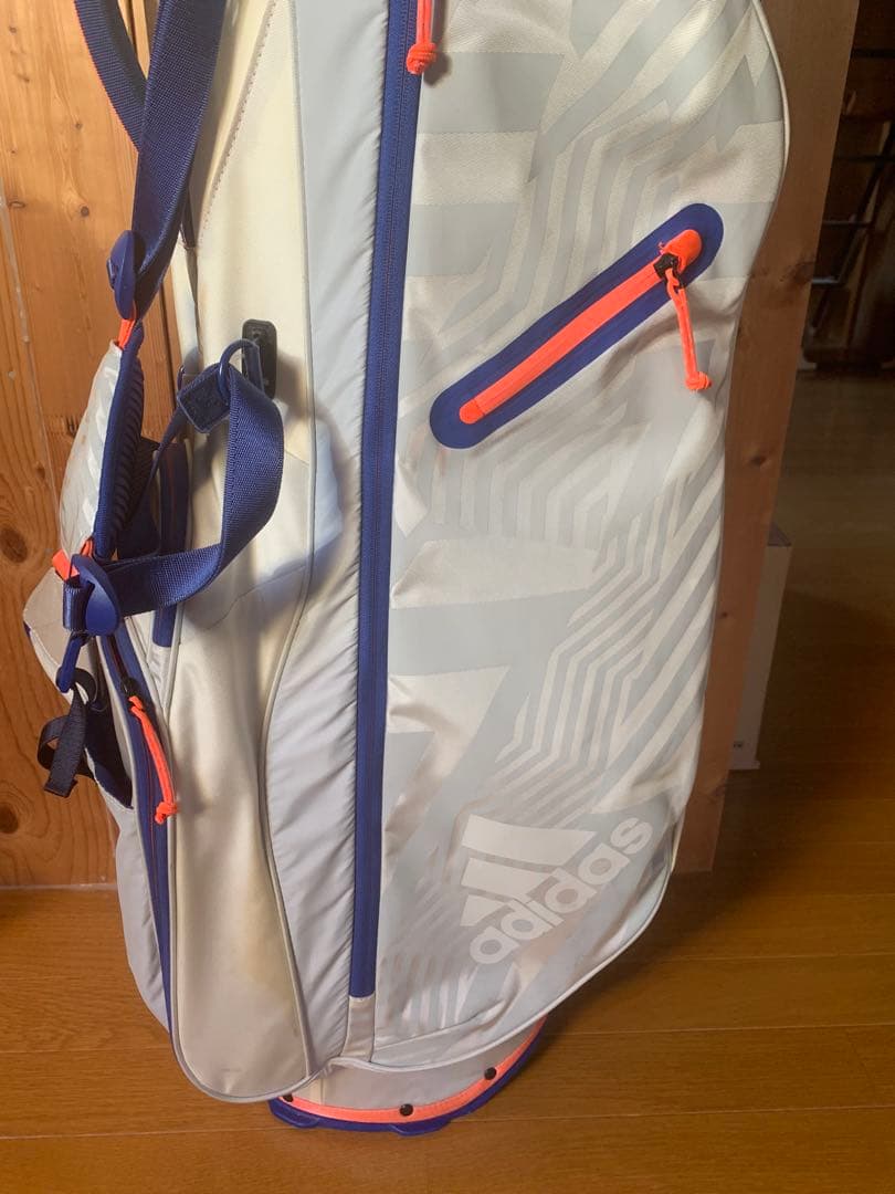 adidas ゴルフ　スタンド式キャディバッグ　軽量