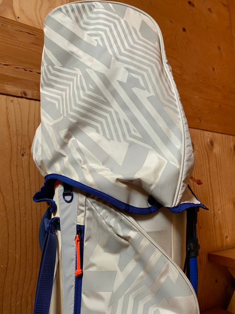 adidas ゴルフ　スタンド式キャディバッグ　軽量