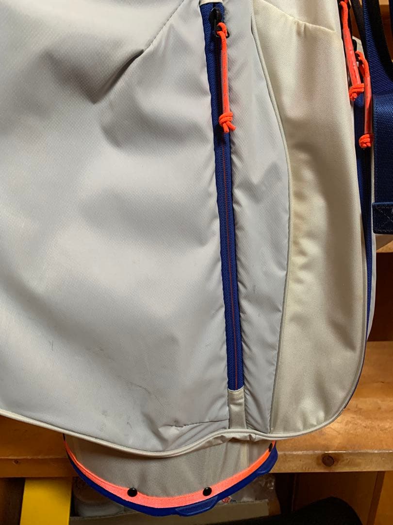 adidas ゴルフ　スタンド式キャディバッグ　軽量