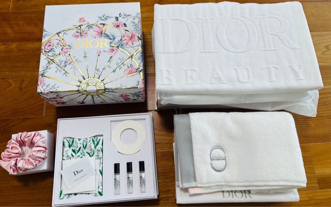 ディオール　Dior ノベルティ　おまとめ　タオル　シュシュなど　ギフト