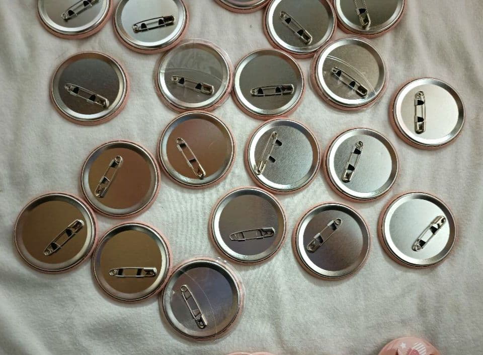 すとぷり　莉犬　缶バッチ　2024　newyear デフォ　ニューイヤー