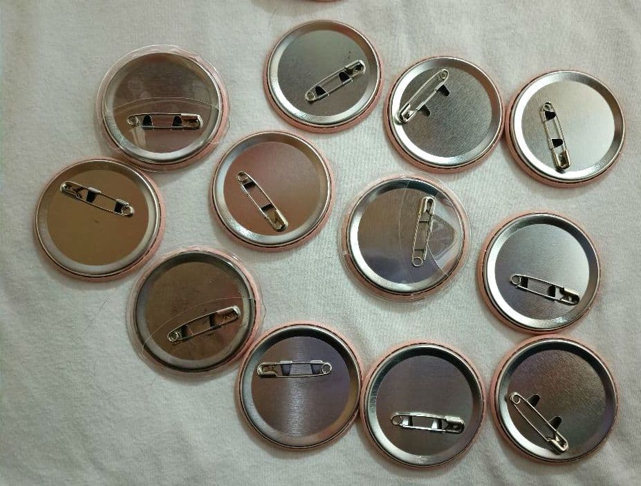 すとぷり　莉犬　缶バッチ　2024　newyear デフォ　ニューイヤー