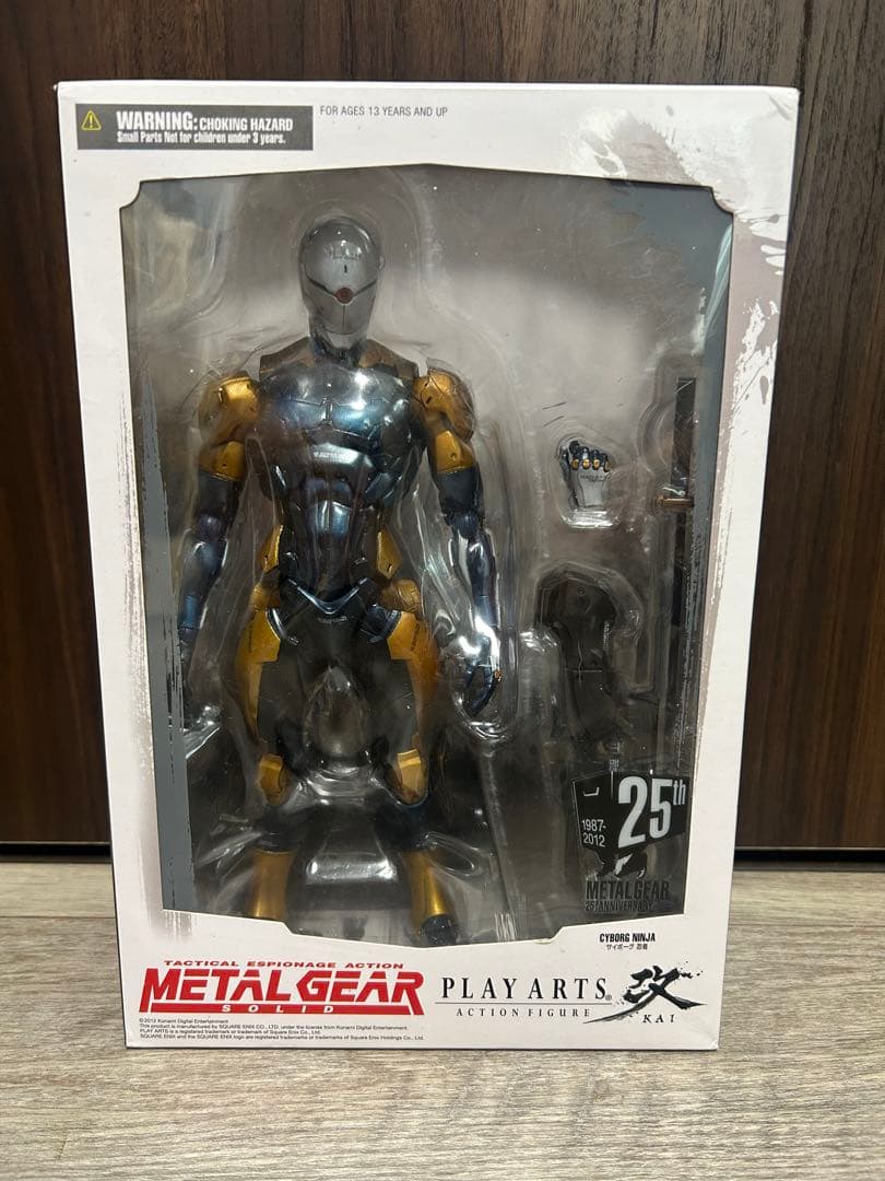 新品　PLAY ARTS 改 サイボーグ忍者 メタルギアソリッド　フィギュア