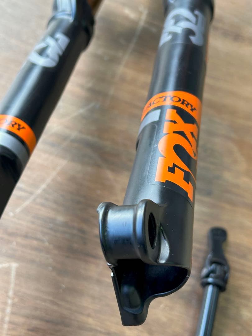 FOX 32 FACTORY 27.5 100 サスペンション