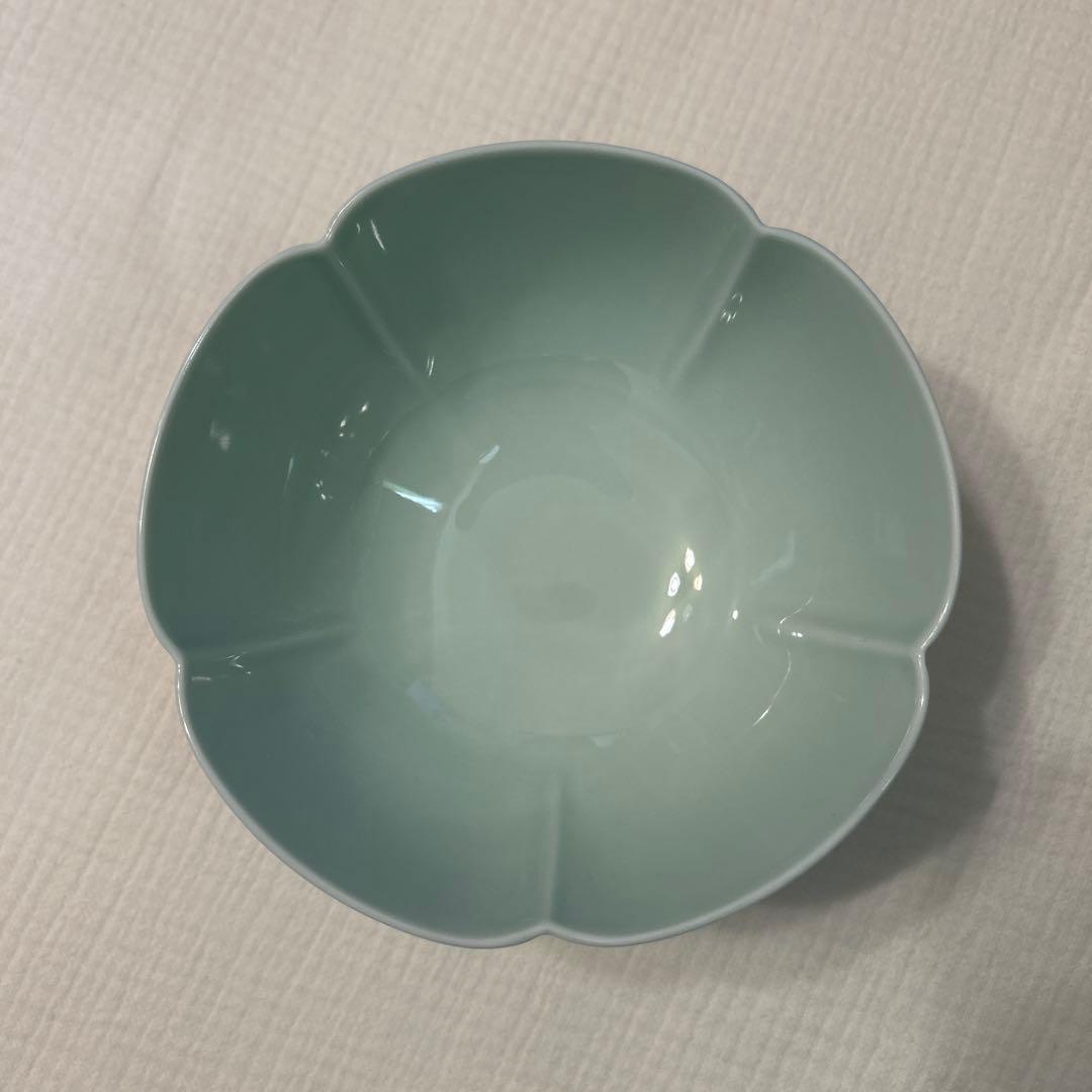 【新品未使用】人間国宝　井上萬二　青白磁花型鉢(箱なし)