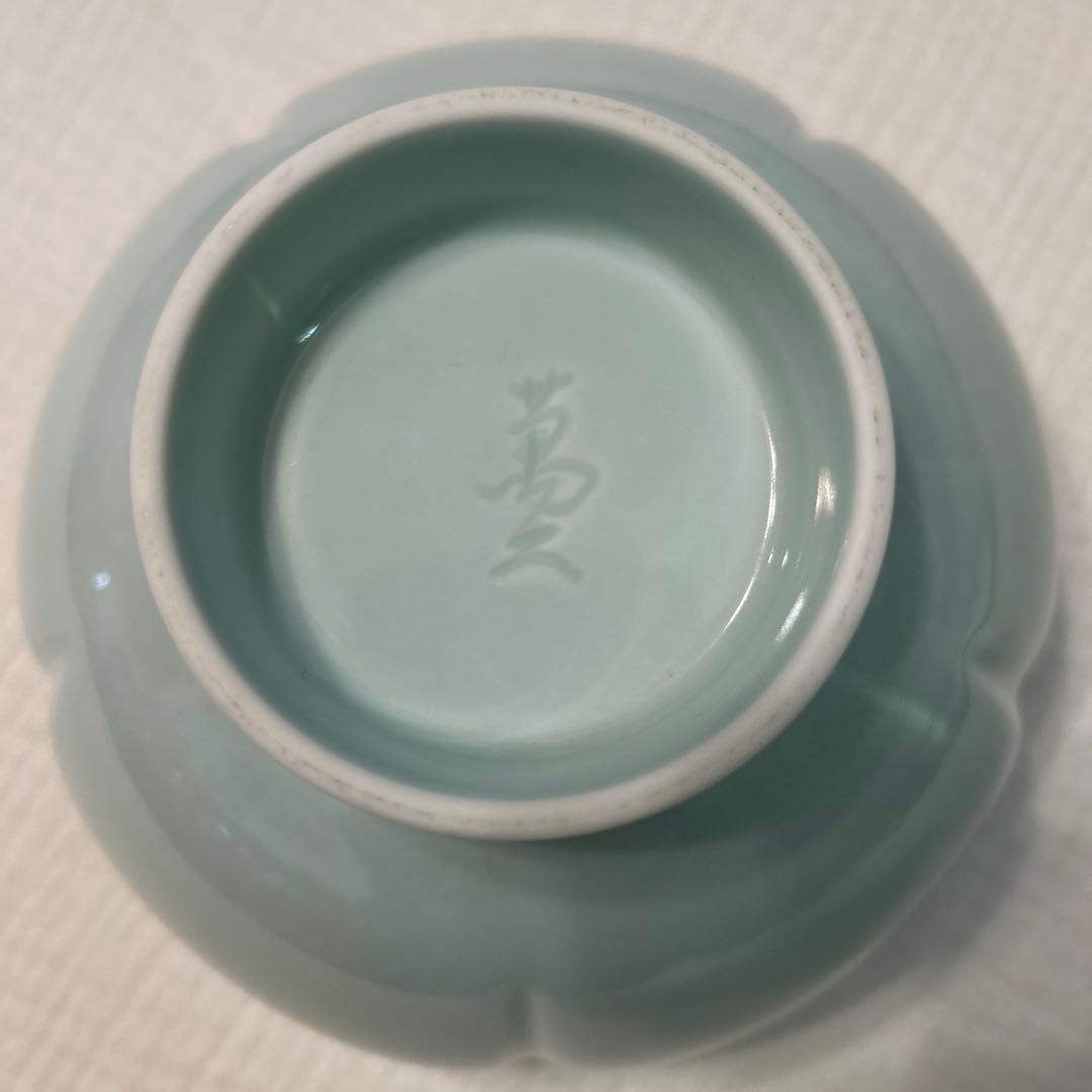 【新品未使用】人間国宝　井上萬二　青白磁花型鉢(箱なし)