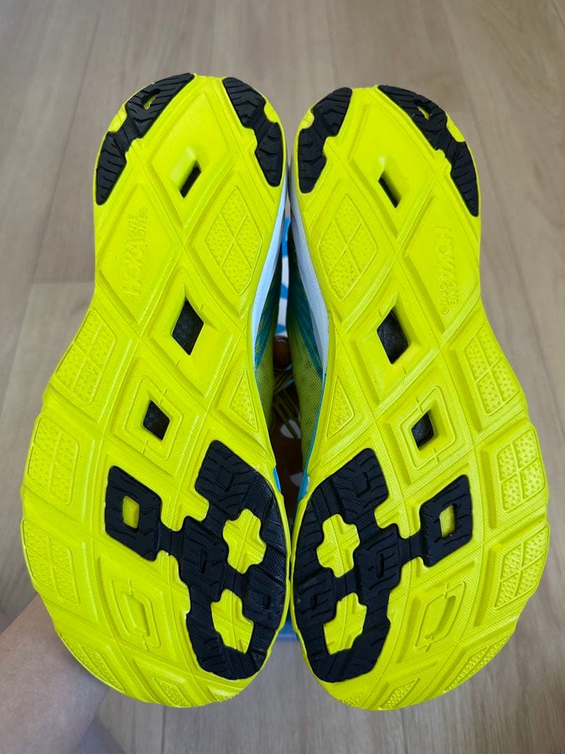 HOKA ONE ONE ランニングシューズ　カーボンロケット