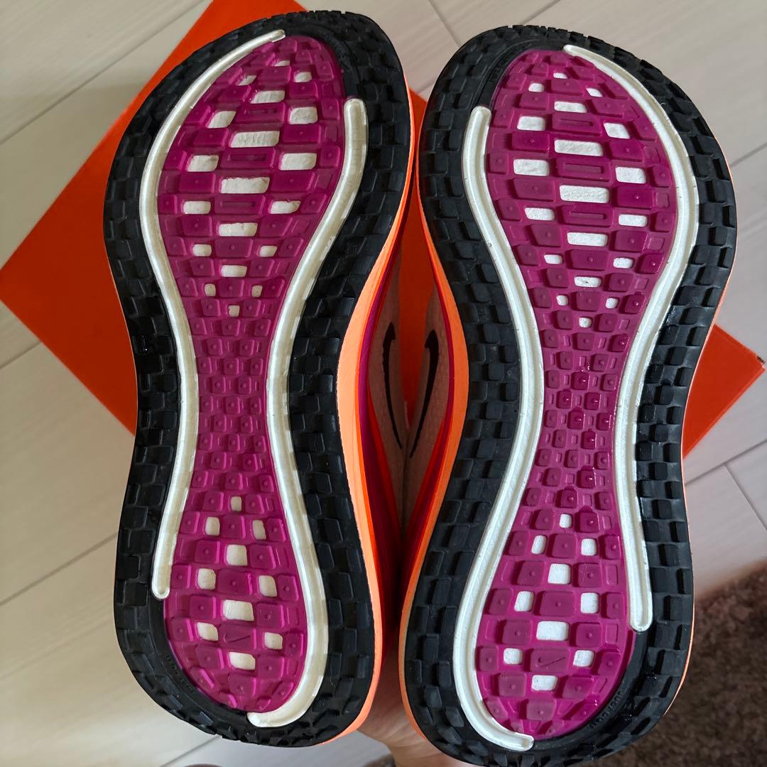 ナイキ ボメロ プラス　25