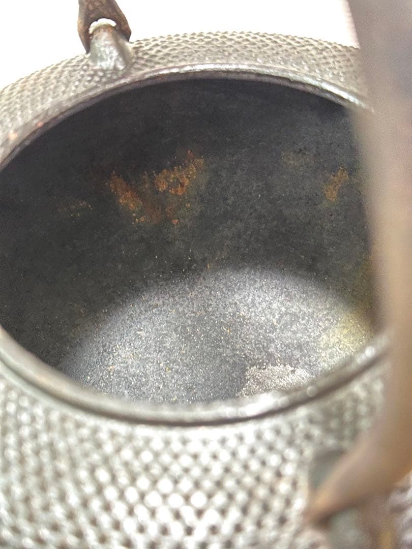 未使用品コンディション、長期保管品　南部利祥銘造１５型アラレ 南部鉄瓶　南部鉄器