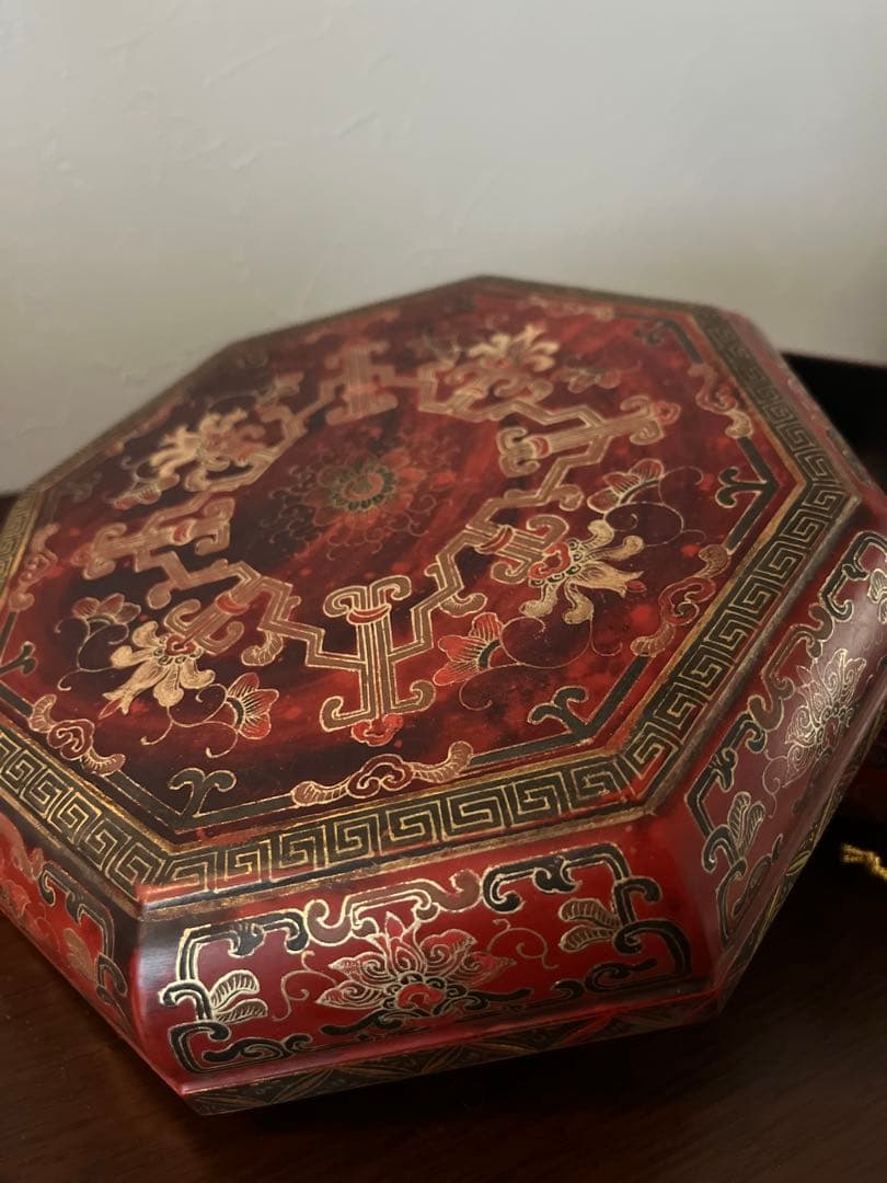 中国古美術 漆塗螺鈿飾り 八角形小箱 骨董品 アンティーク
