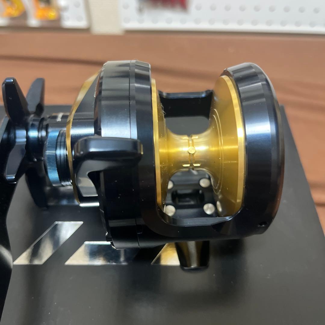 【値下】　新品.未使用　ダイワ SALTIGA 35 L ベイトリール