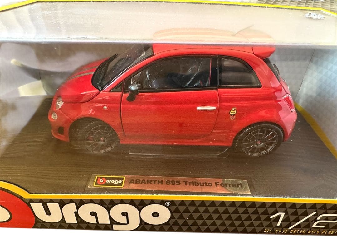 ミニカー Burago ABARTH 695 Tributo Ferrari 1/24