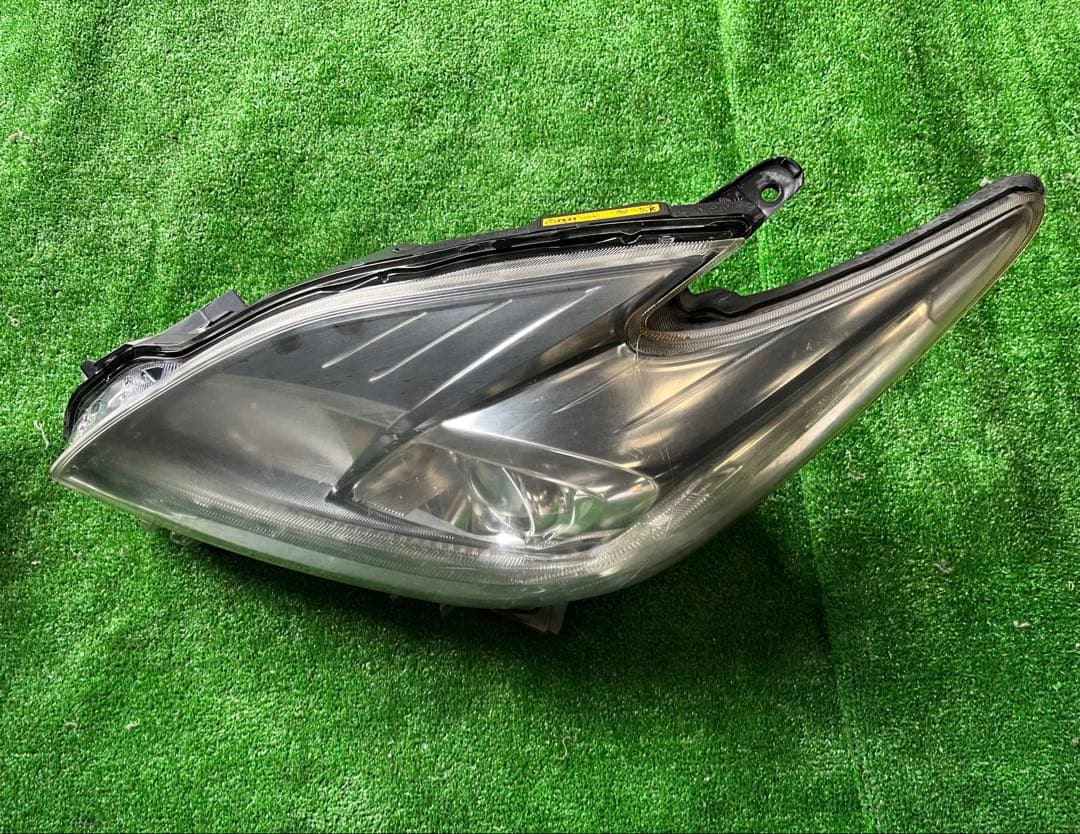トヨタ 30 プリウス後期 ZVW30 HID ヘッドライト 純正 値下げ可能‼️