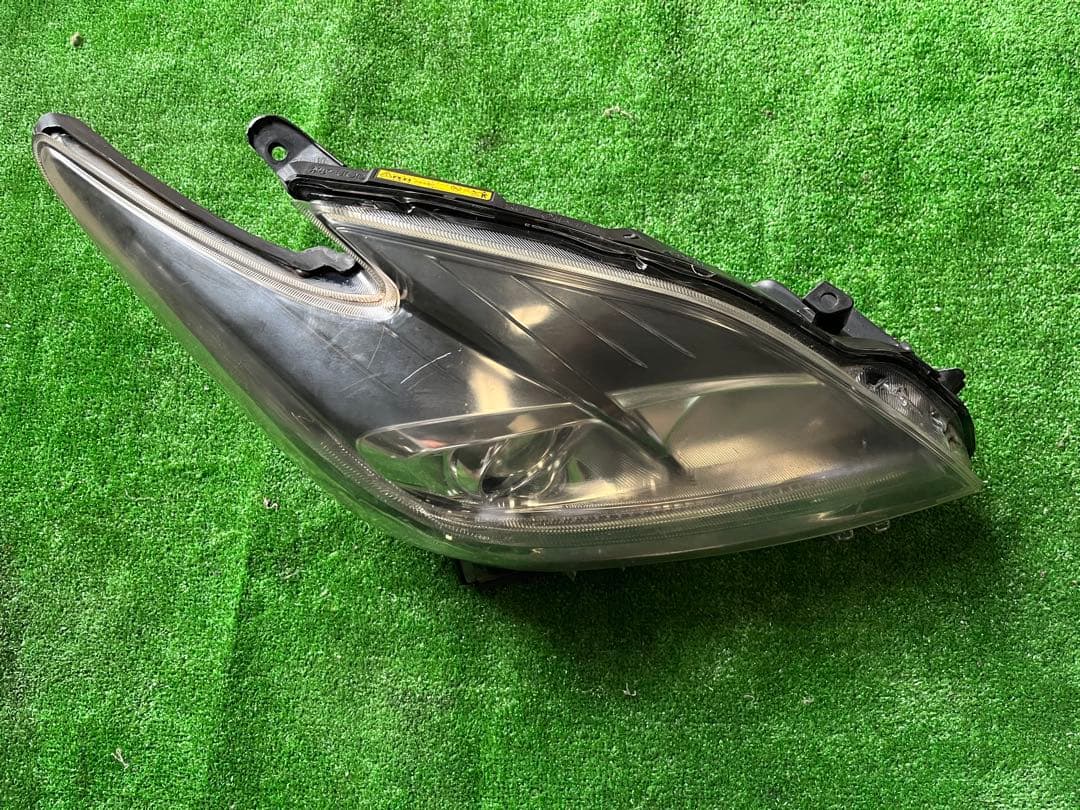 トヨタ 30 プリウス後期 ZVW30 HID ヘッドライト 純正 値下げ可能‼️