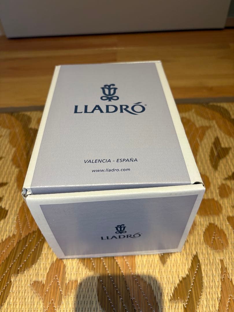 【LLADRO】くんくん、いい匂い　絶版品　専用箱付き