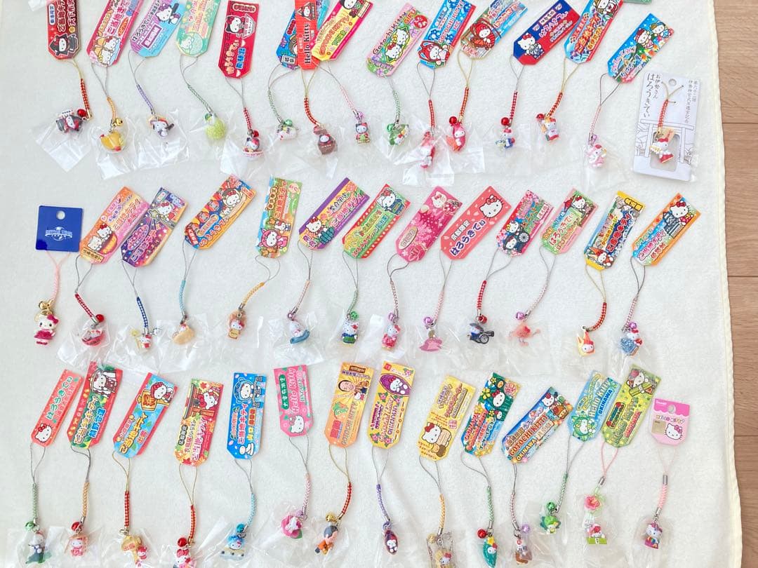 へ*可様 ご当地キティ　ストラップ83点　ボールペン2点