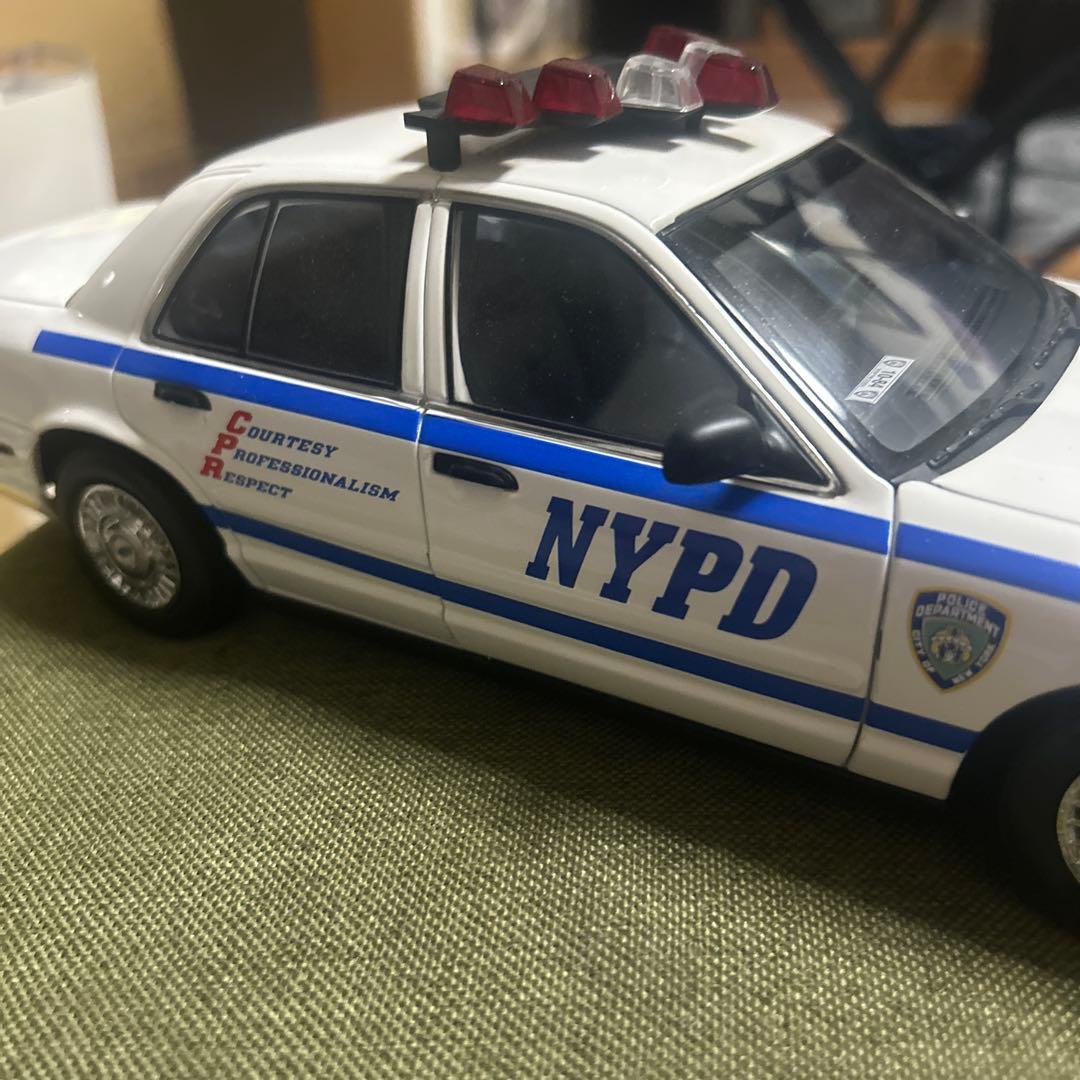 1/18スケール　オートアート　Ford Crown Victoria