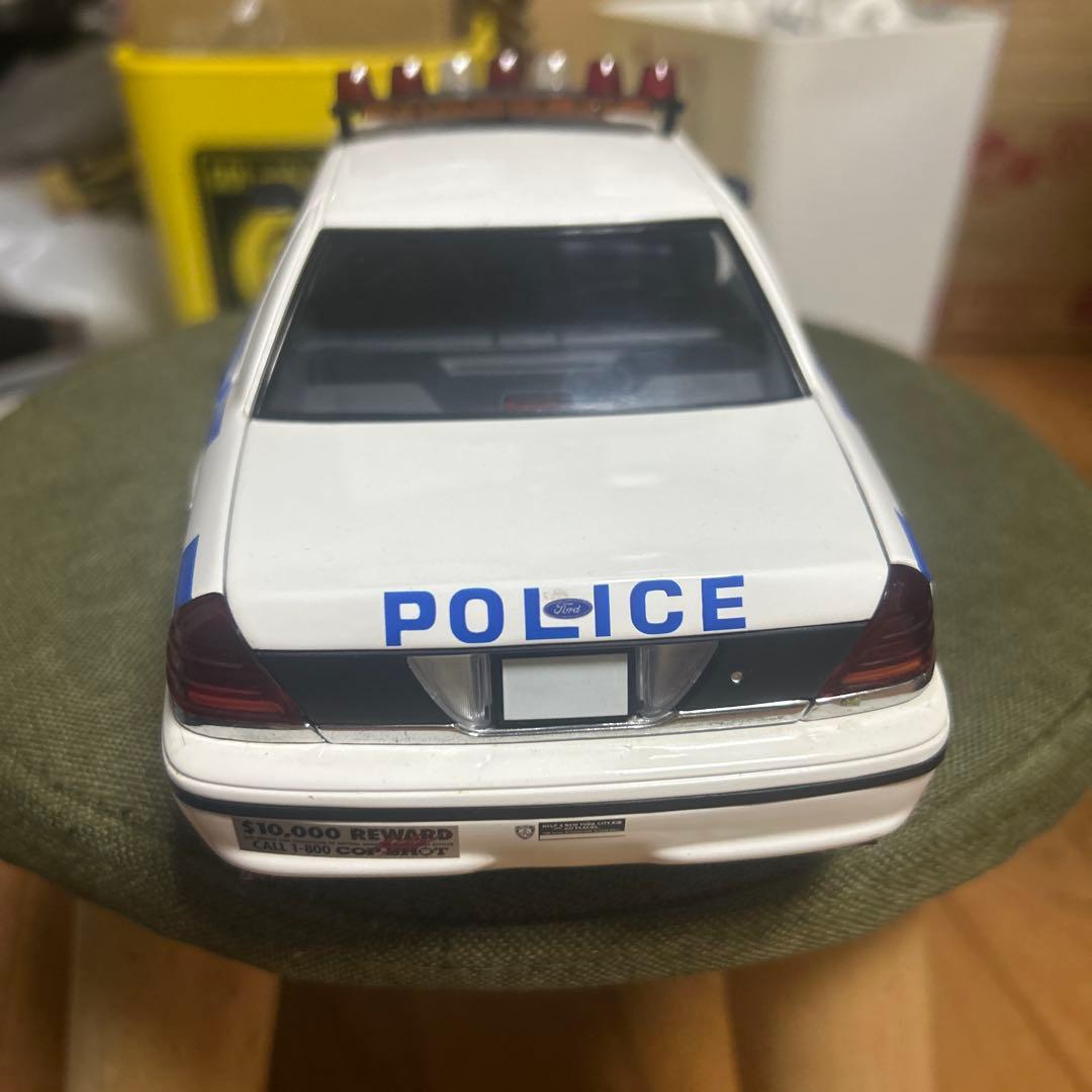 1/18スケール　オートアート　Ford Crown Victoria
