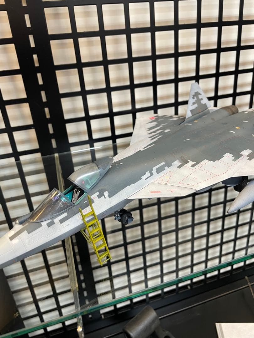 【完成塗装品】1/48 ズベズダ Su-57 フェロン