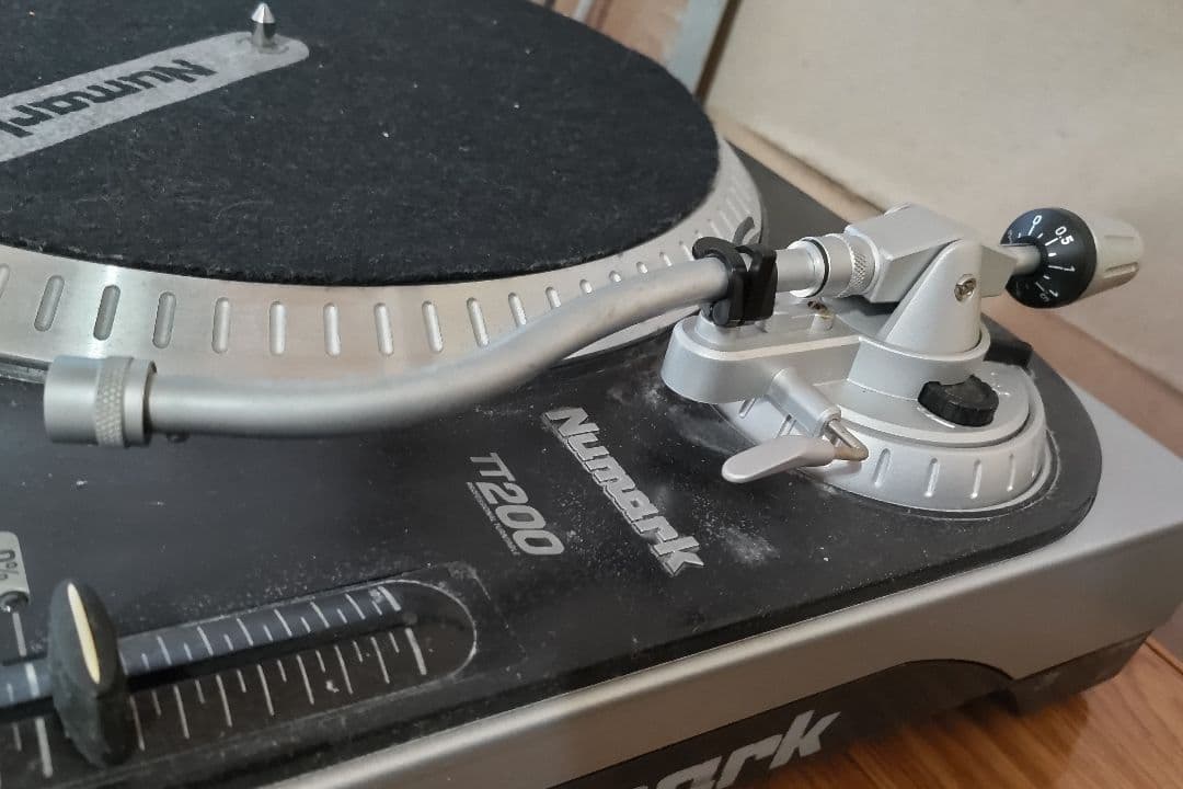 numark TT-200 ダイレクトドライブ ターンテーブル ①