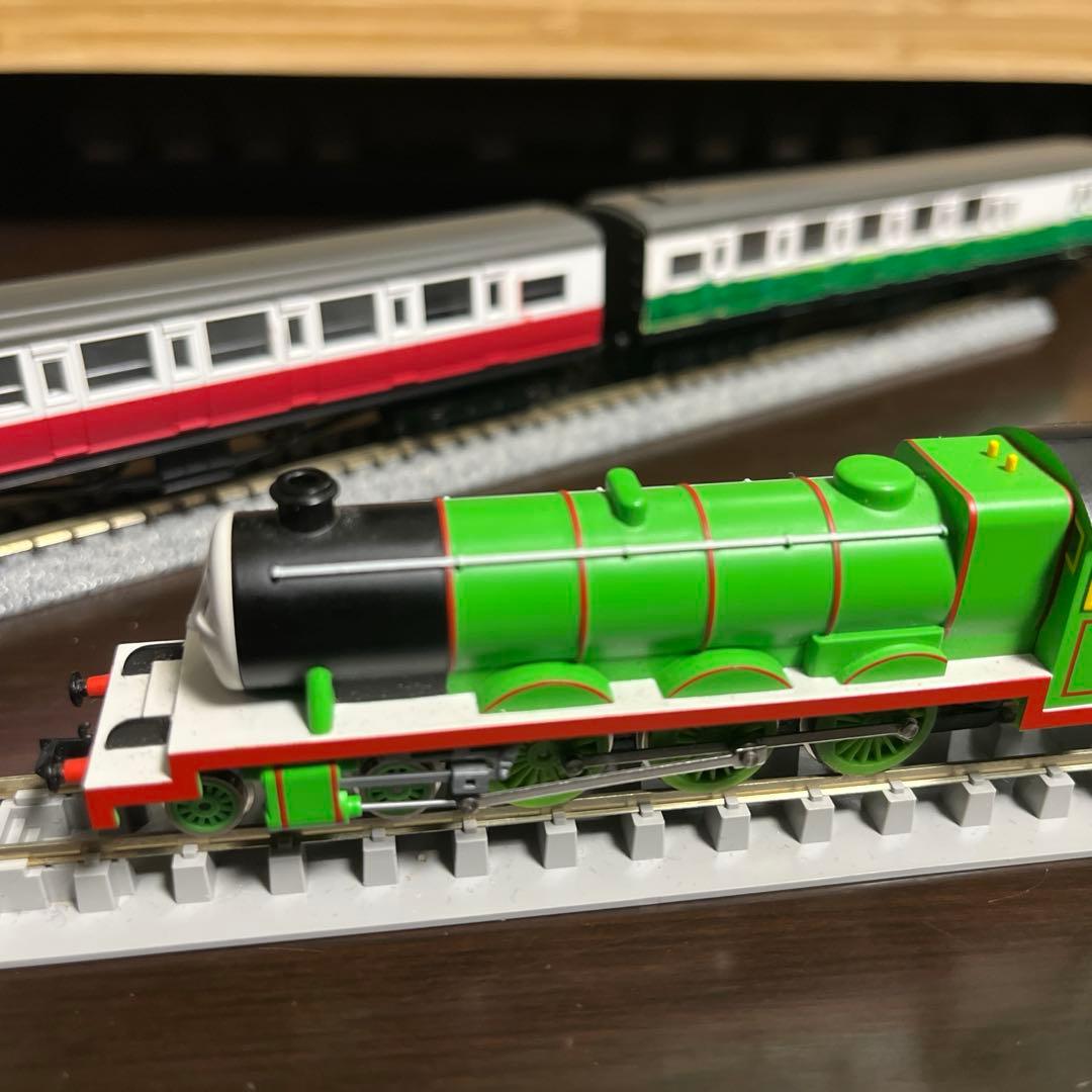 ヘンリー Nゲージ 赤い客車　緑の客車　セット