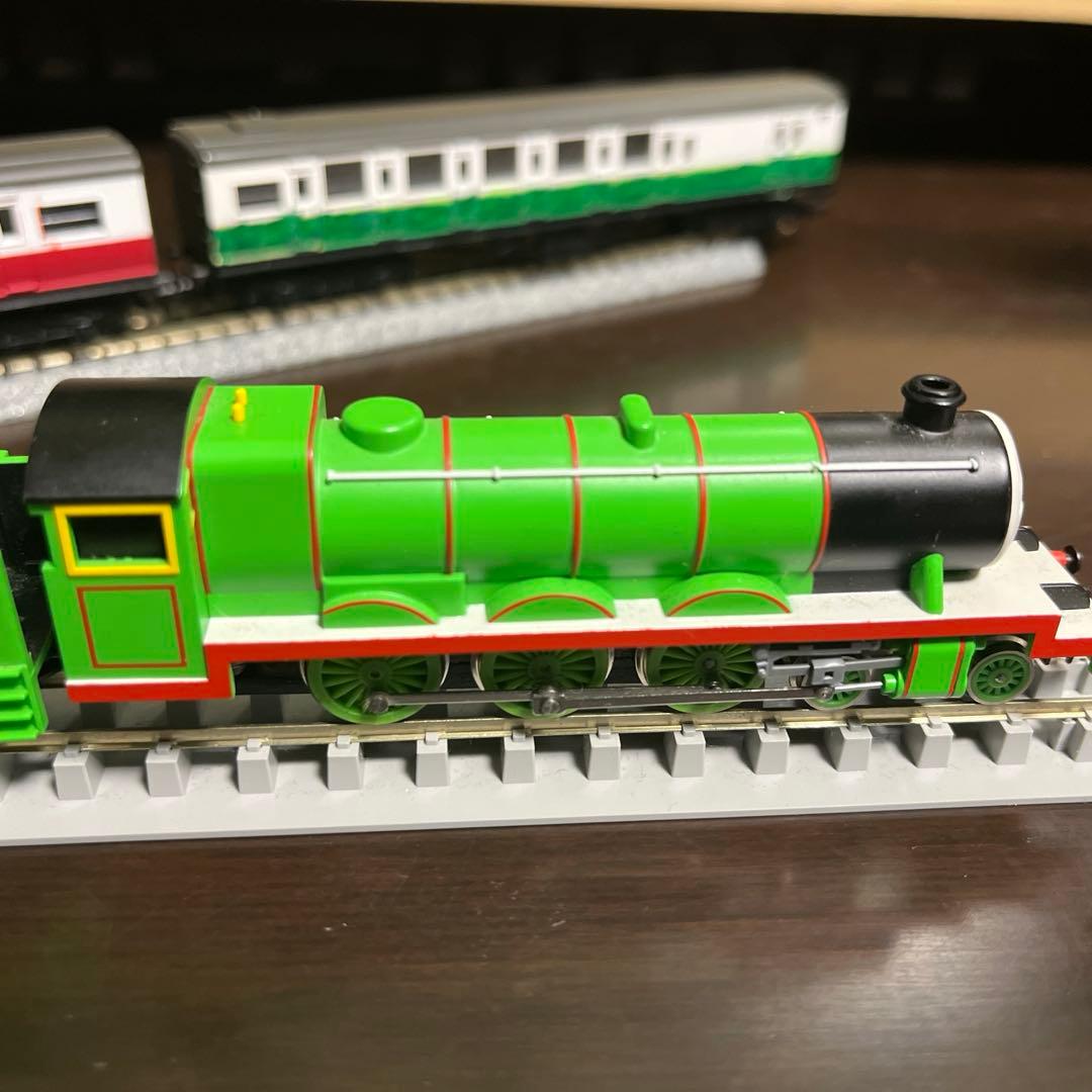 ヘンリー Nゲージ 赤い客車　緑の客車　セット