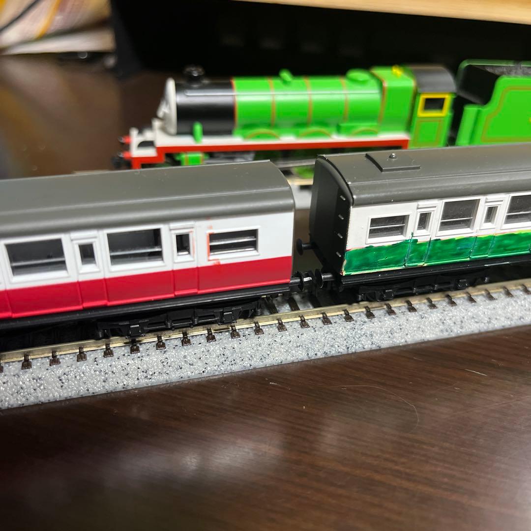 ヘンリー Nゲージ 赤い客車　緑の客車　セット