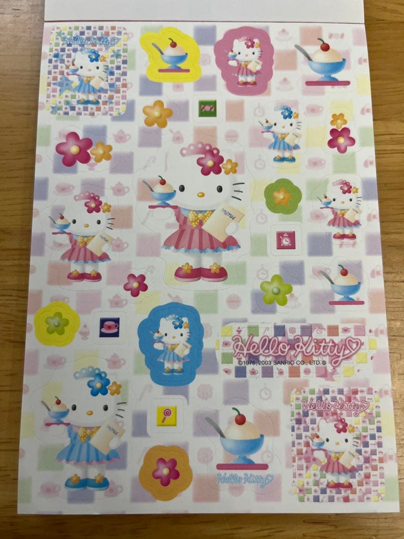 サンリオ　ハローキティ　ウェイトレス　メモ帳　80シート