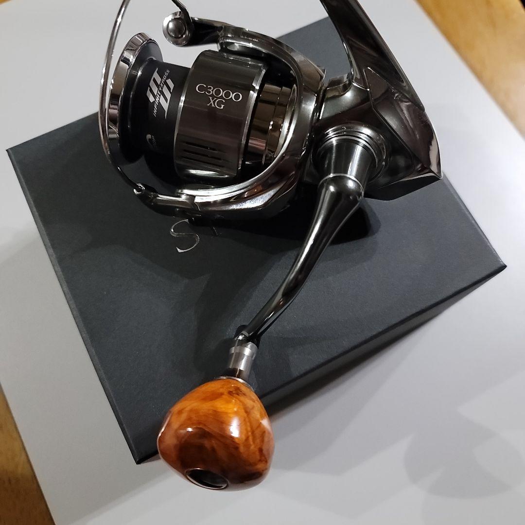 シマノ 22 ステラ C3000XG ウォーターランド ウッドノブ交換済
