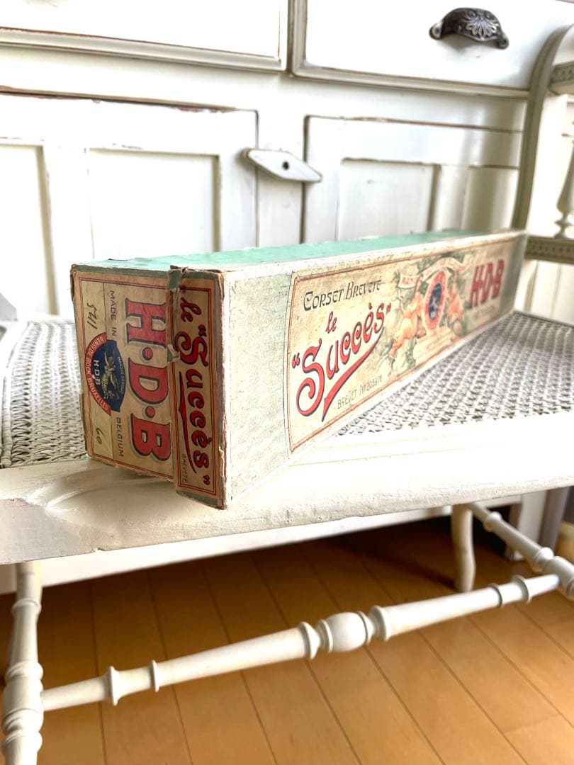 ♡ 希少　ベルギーアンティーク　コルセットボックス① ミューズ　ヴィクトリアン