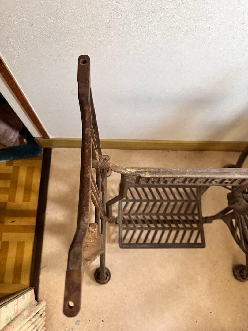 MITSUBISHI 　足踏みミシン台 アンティーク　三菱　ミシン