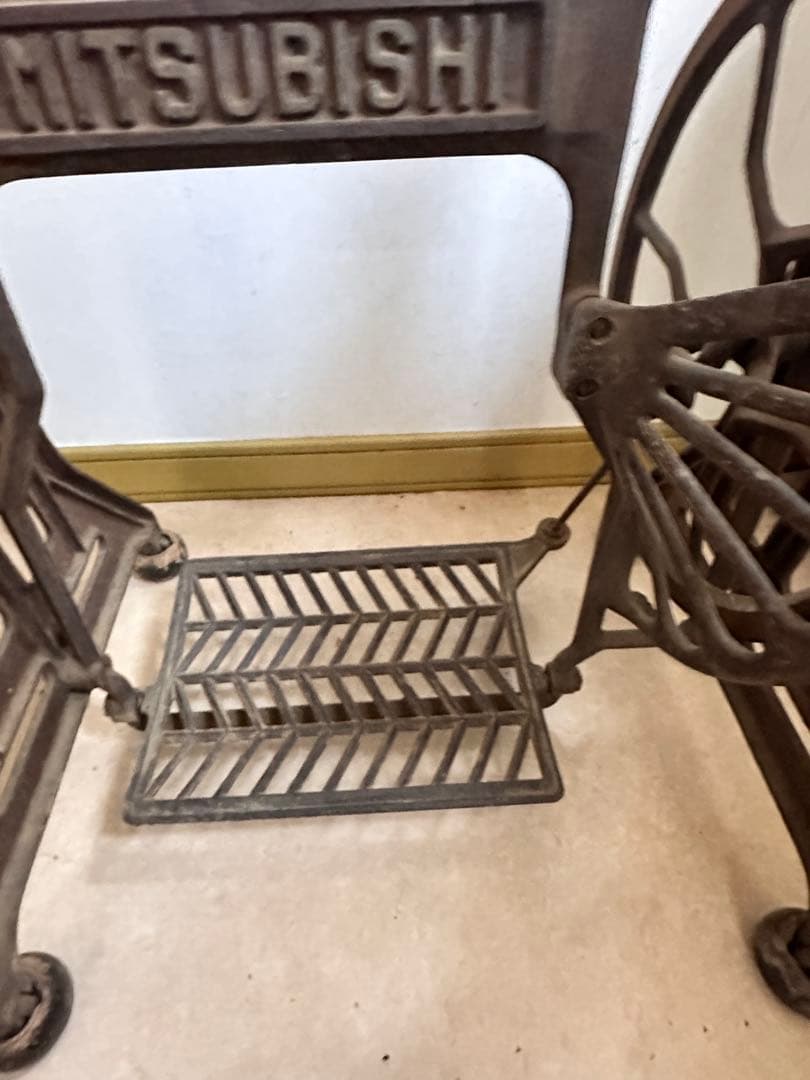 MITSUBISHI 　足踏みミシン台 アンティーク　三菱　ミシン